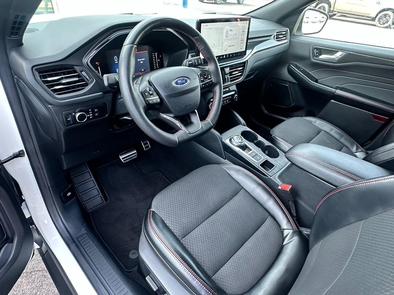 Ford Escape Vehicle Full-screen Gallery Image 08