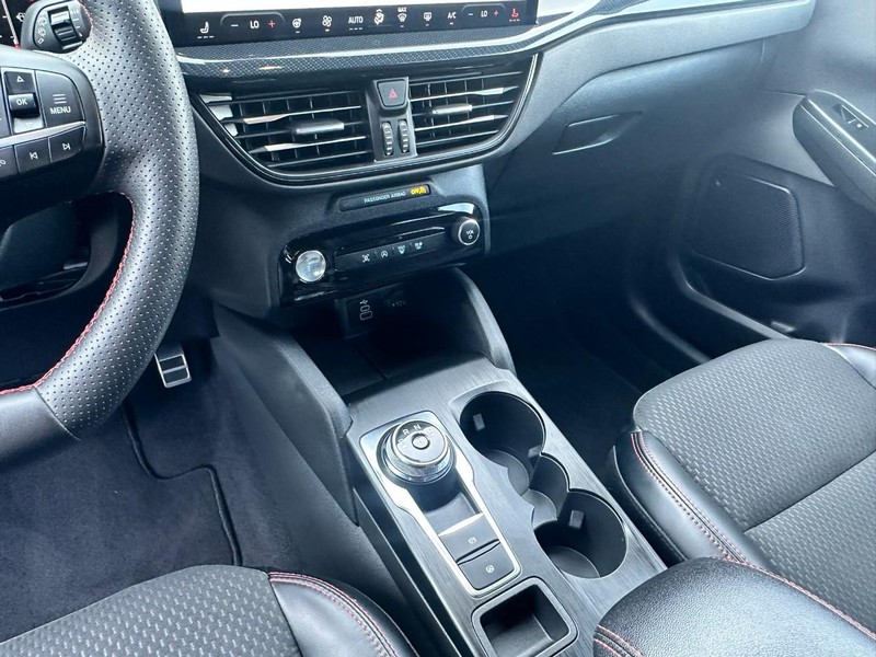 Ford Escape Vehicle Full-screen Gallery Image 10