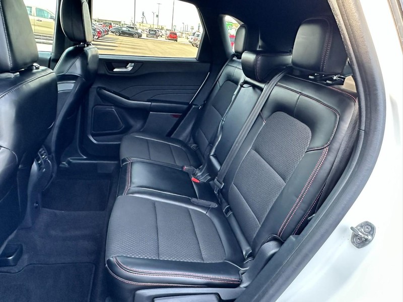 Ford Escape Vehicle Full-screen Gallery Image 11