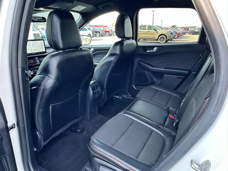 Ford Escape Vehicle Full-screen Gallery Image 12