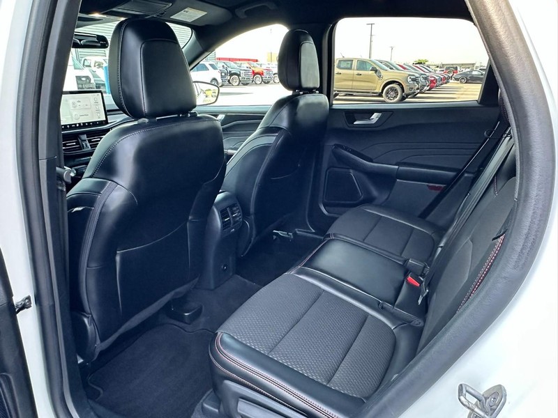 Ford Escape Vehicle Full-screen Gallery Image 13