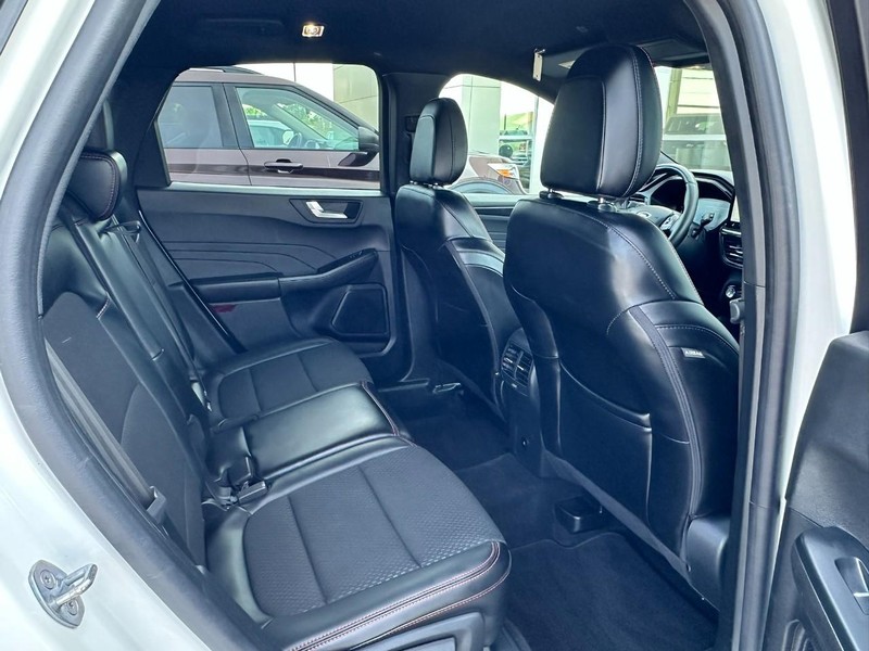 Ford Escape Vehicle Full-screen Gallery Image 14