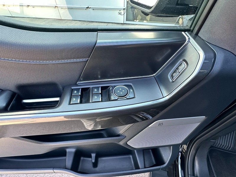 Ford F-150 Vehicle Full-screen Gallery Image 10