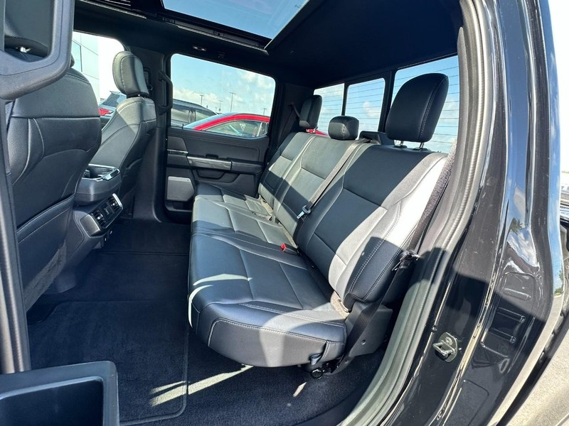 Ford F-150 Vehicle Full-screen Gallery Image 11