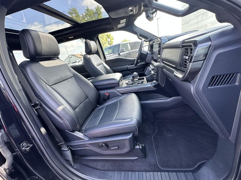Ford F-150 Vehicle Full-screen Gallery Image 14