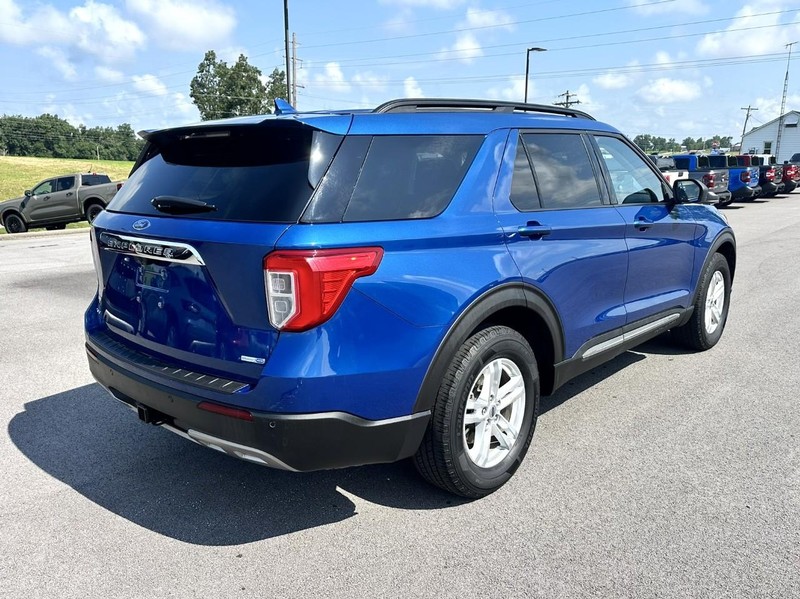 Ford Explorer Vehicle Full-screen Gallery Image 03