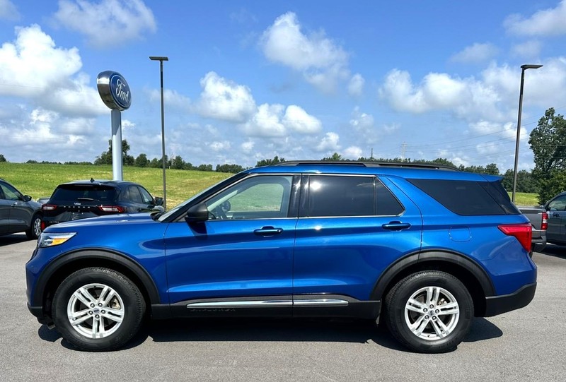 Ford Explorer Vehicle Full-screen Gallery Image 05