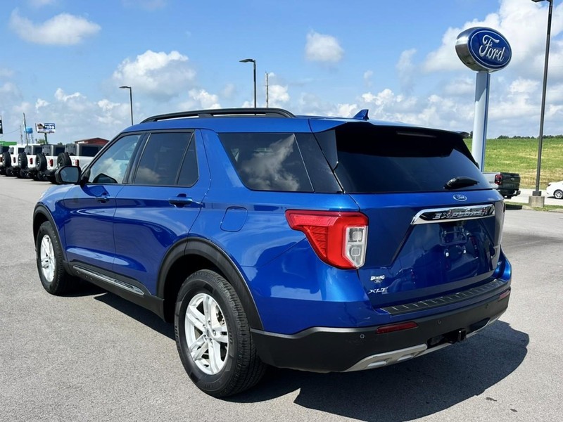 Ford Explorer Vehicle Full-screen Gallery Image 06