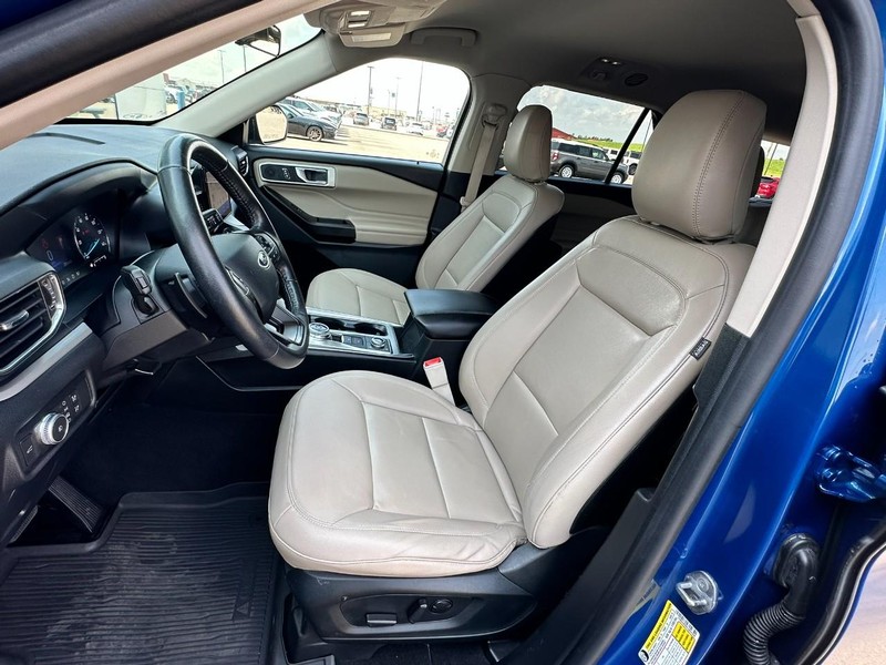 Ford Explorer Vehicle Full-screen Gallery Image 07