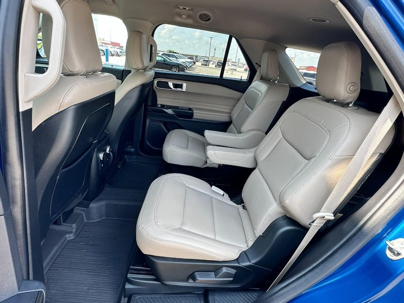Ford Explorer Vehicle Full-screen Gallery Image 11