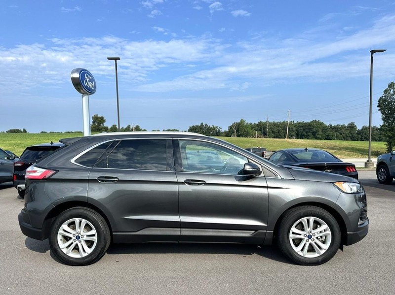 Ford Edge Vehicle Full-screen Gallery Image 02