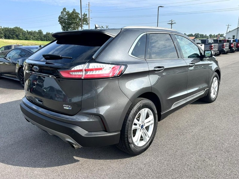 Ford Edge Vehicle Full-screen Gallery Image 03