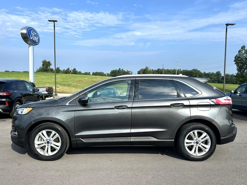 Ford Edge Vehicle Full-screen Gallery Image 05
