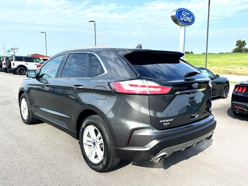 Ford Edge Vehicle Full-screen Gallery Image 06