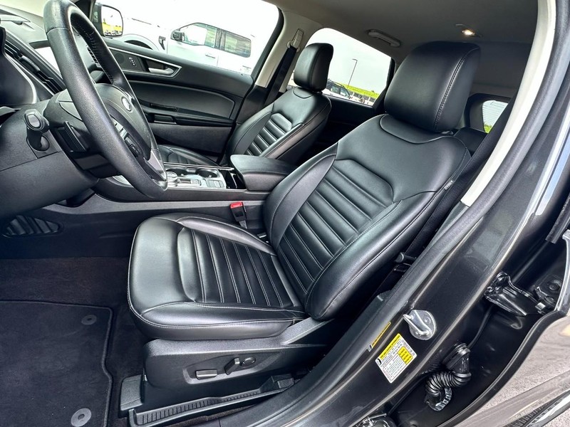 Ford Edge Vehicle Full-screen Gallery Image 07
