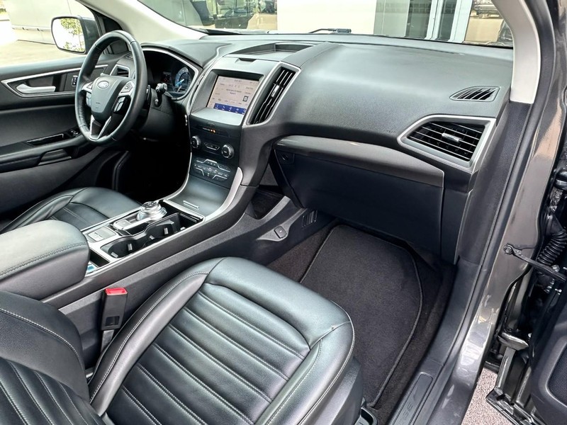 Ford Edge Vehicle Full-screen Gallery Image 14