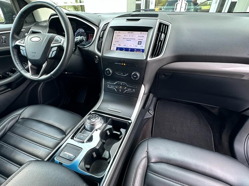 Ford Edge Vehicle Full-screen Gallery Image 16