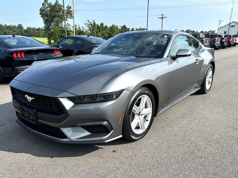 Ford Mustang Vehicle Full-screen Gallery Image 04