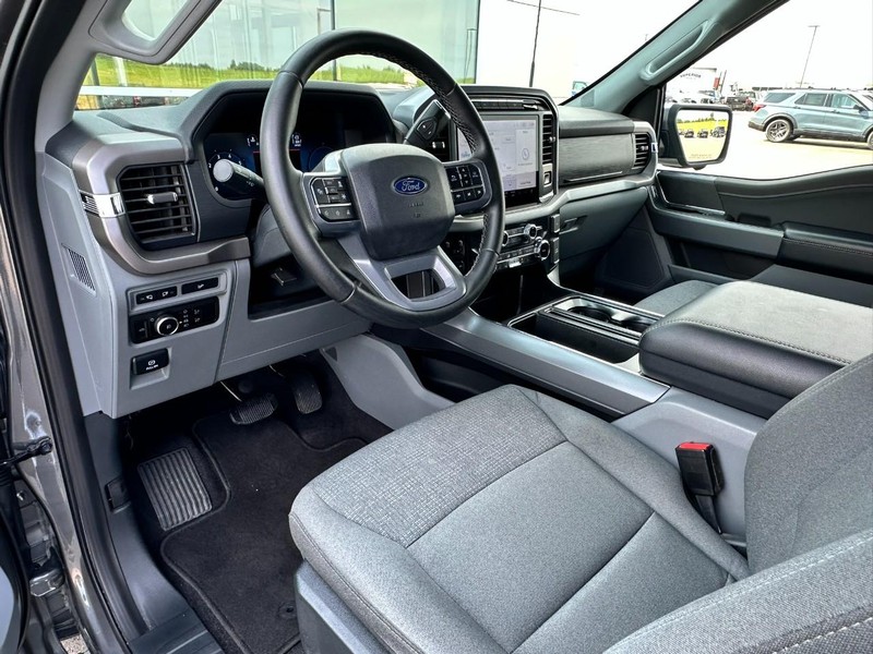 Ford F-150 Vehicle Full-screen Gallery Image 09