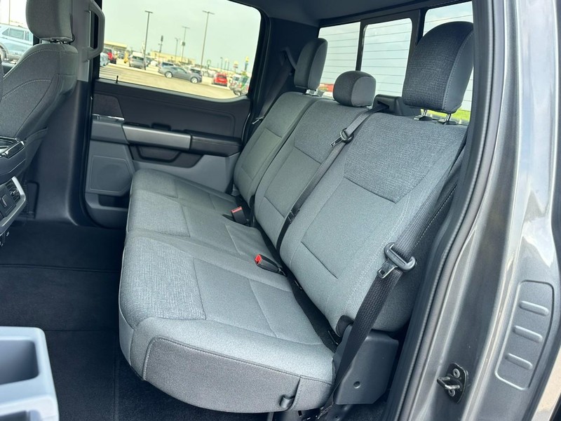 Ford F-150 Vehicle Full-screen Gallery Image 11