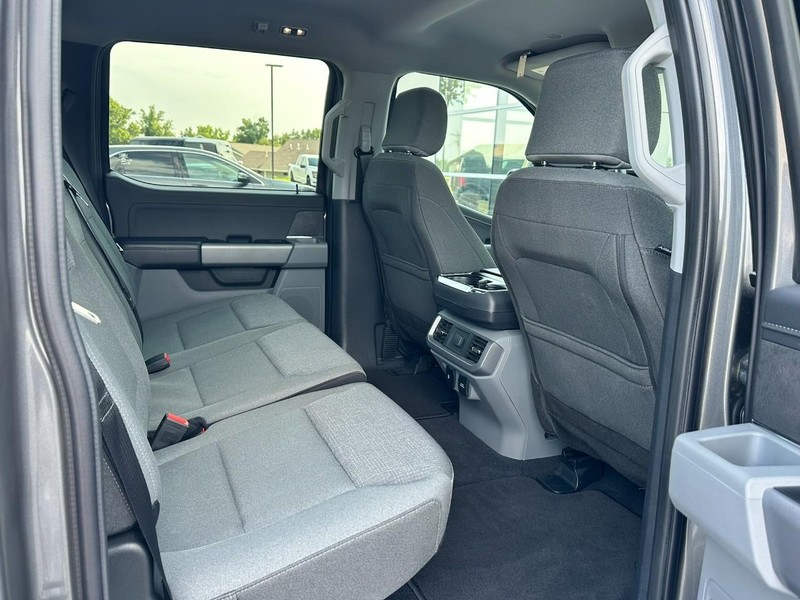 Ford F-150 Vehicle Full-screen Gallery Image 12