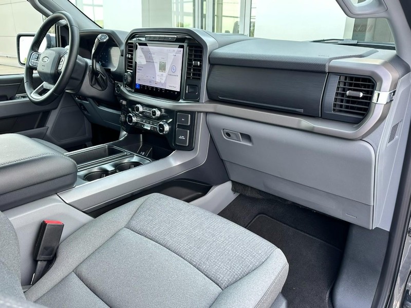 Ford F-150 Vehicle Full-screen Gallery Image 13
