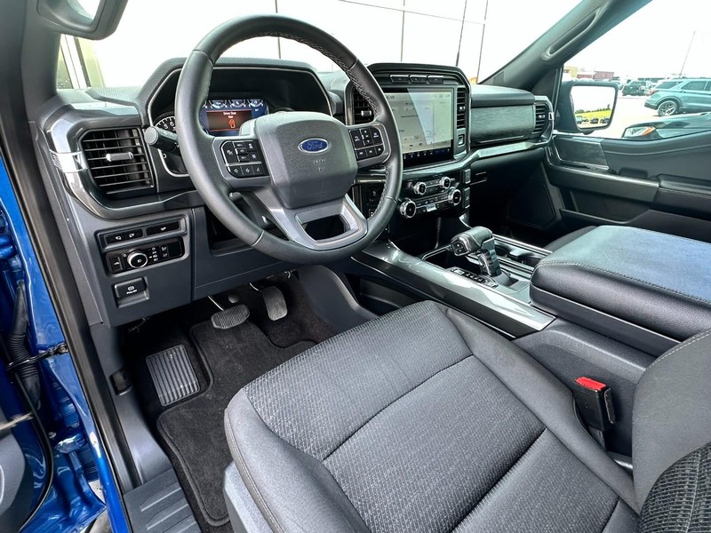 Ford F-150 Vehicle Full-screen Gallery Image 09