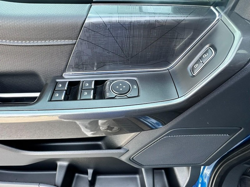 Ford F-150 Vehicle Full-screen Gallery Image 11