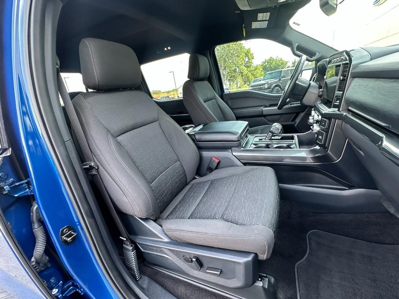Ford F-150 Vehicle Full-screen Gallery Image 16