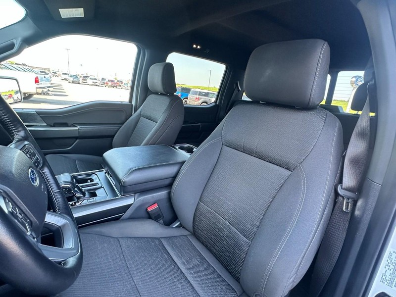 Ford F-150 Vehicle Full-screen Gallery Image 09