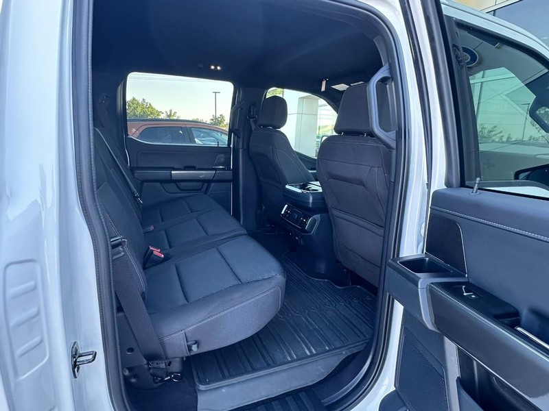 Ford F-150 Vehicle Full-screen Gallery Image 15