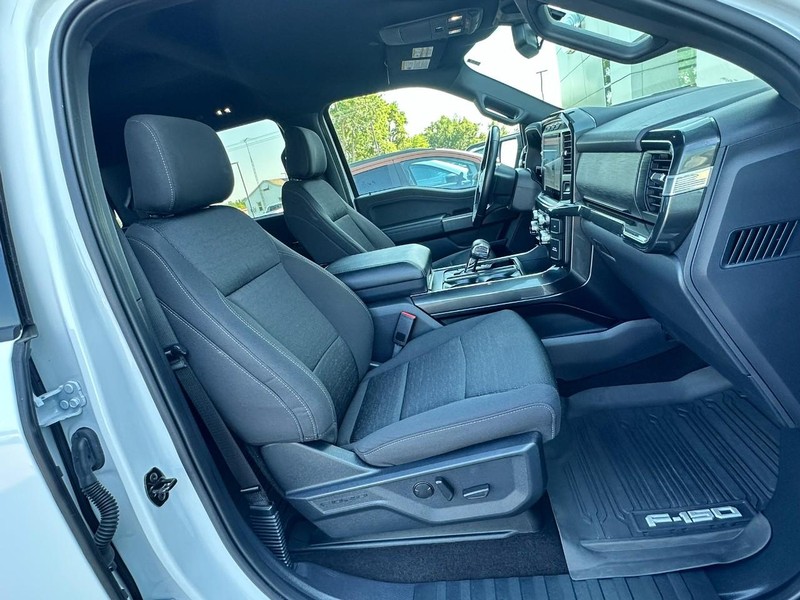 Ford F-150 Vehicle Full-screen Gallery Image 17