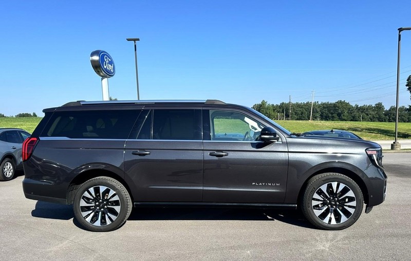 Ford Expedition Max Vehicle Full-screen Gallery Image 02