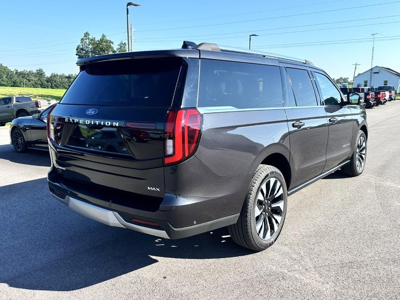 Ford Expedition Max Vehicle Full-screen Gallery Image 03