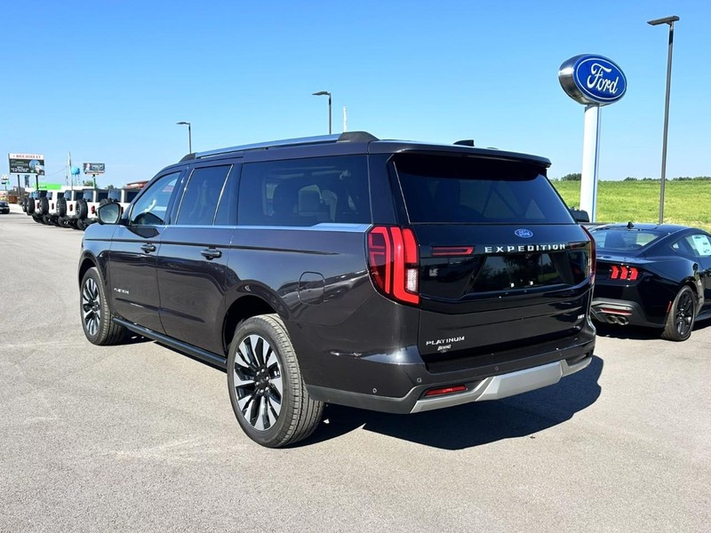 Ford Expedition Max Vehicle Full-screen Gallery Image 06