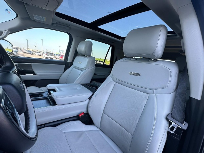 Ford Expedition Max Vehicle Full-screen Gallery Image 08