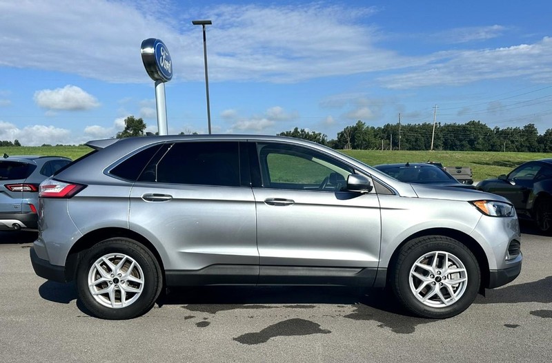 Ford Edge Vehicle Full-screen Gallery Image 02