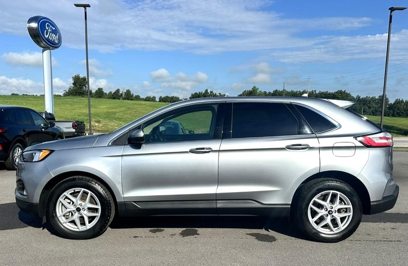 Ford Edge Vehicle Full-screen Gallery Image 05