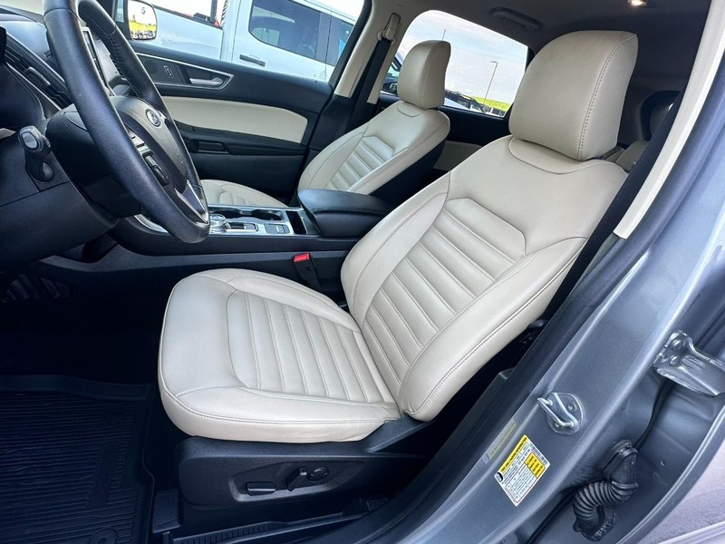 Ford Edge Vehicle Full-screen Gallery Image 07