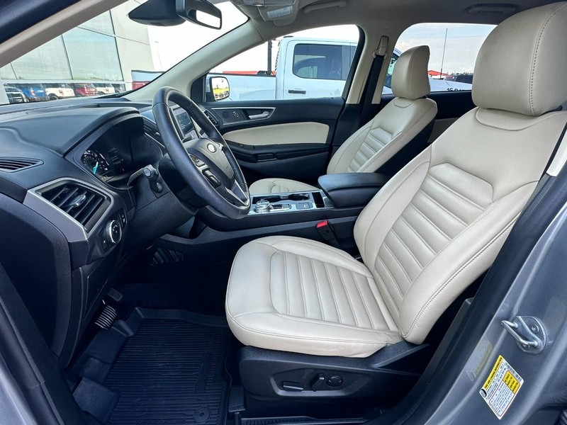 Ford Edge Vehicle Full-screen Gallery Image 08