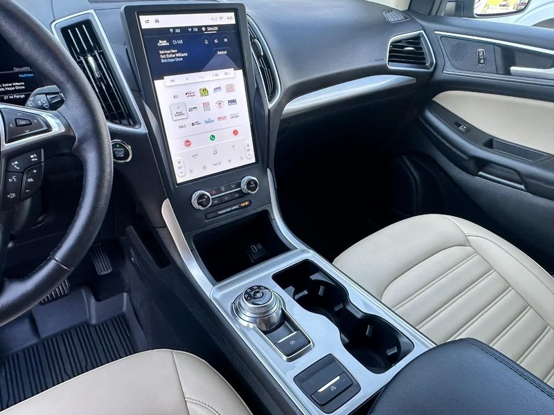 Ford Edge Vehicle Full-screen Gallery Image 10