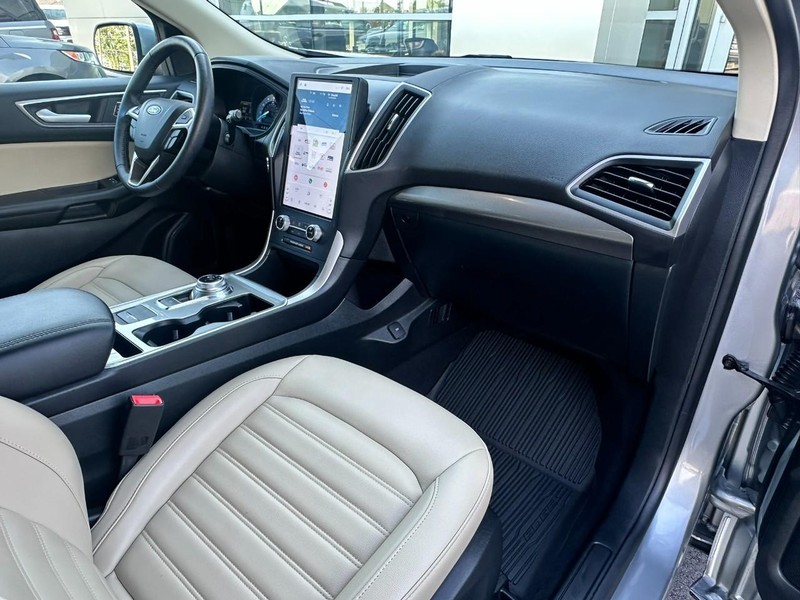 Ford Edge Vehicle Full-screen Gallery Image 15