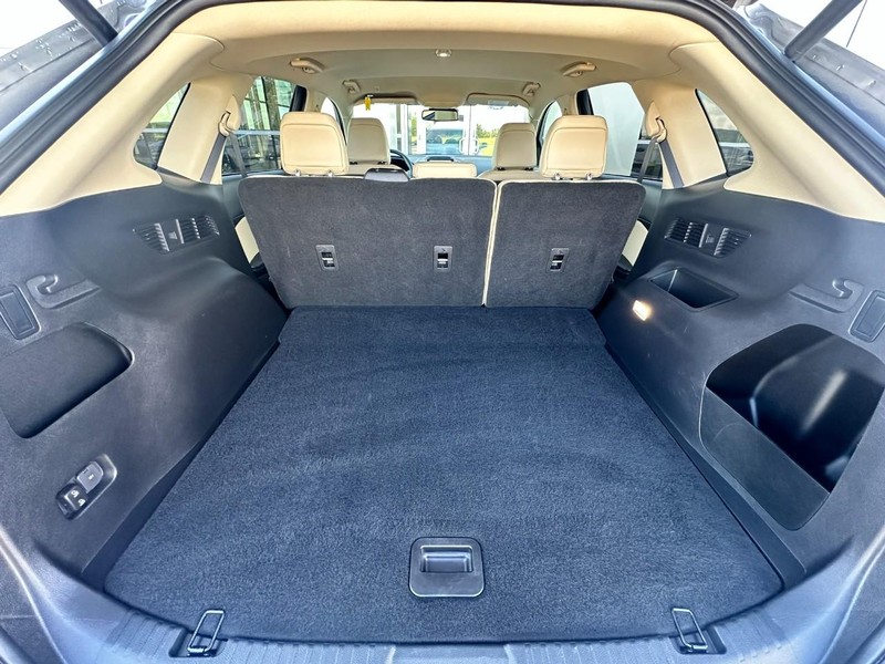 Ford Edge Vehicle Full-screen Gallery Image 17