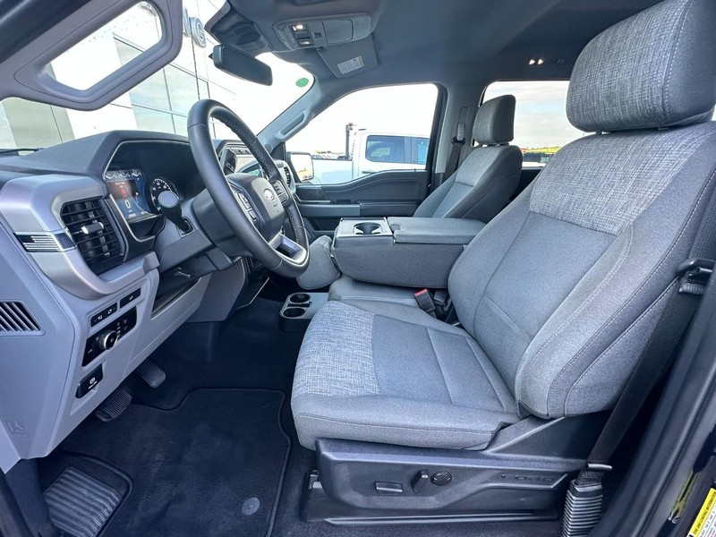 Ford F-150 Vehicle Full-screen Gallery Image 09