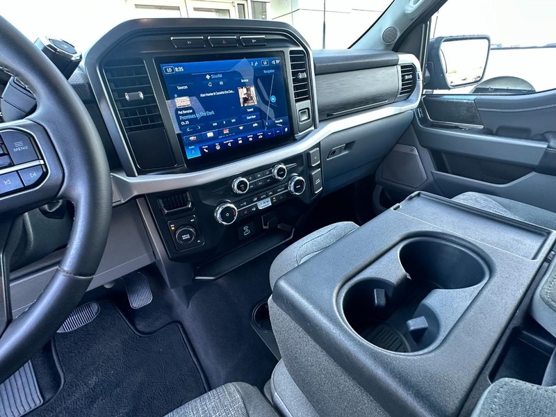Ford F-150 Vehicle Full-screen Gallery Image 10