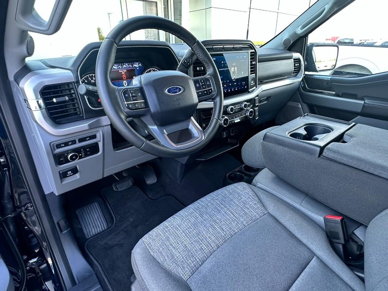 Ford F-150 Vehicle Full-screen Gallery Image 11