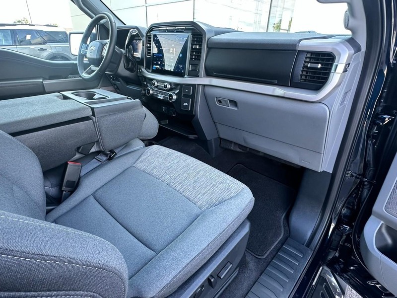 Ford F-150 Vehicle Full-screen Gallery Image 16