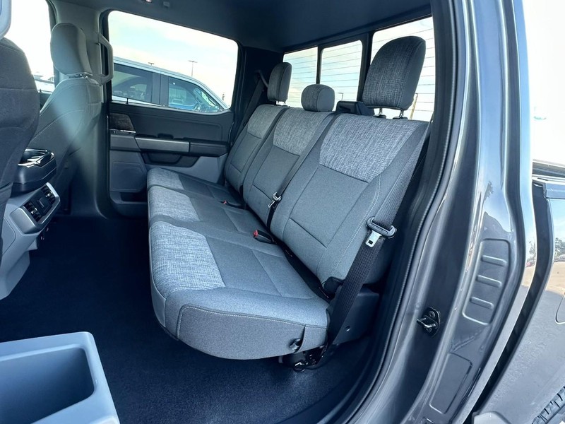 Ford F-150 Vehicle Full-screen Gallery Image 12