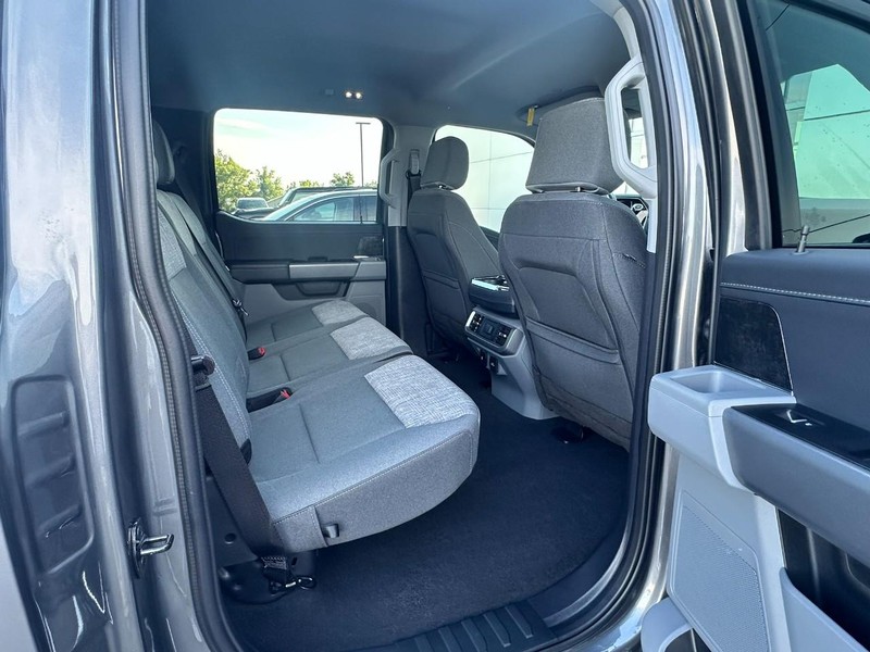Ford F-150 Vehicle Full-screen Gallery Image 13