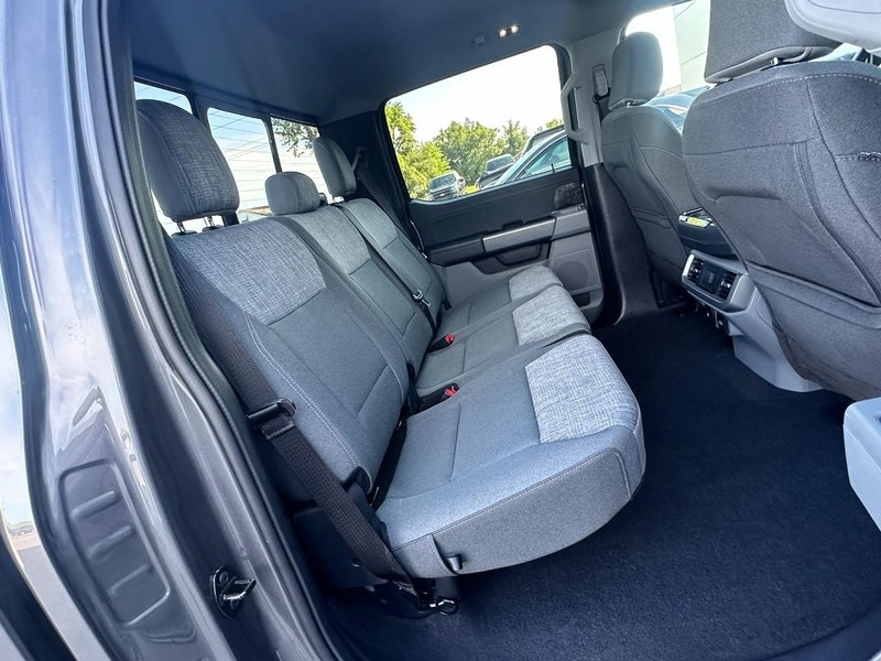 Ford F-150 Vehicle Full-screen Gallery Image 14